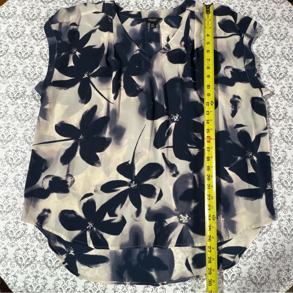 Simply Vera Vera Wang Floral V-Neck Short Sleeve Blouse - Navy & White, XXL - Picture 6 of 9